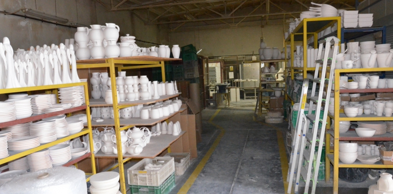 Fabryka Fajansu działa przy Falbance od 2002 roku. Stawia na tradycyjną produkcję i ręczne zdobnictwo swoich wyrobów. Fot. DDWloclawek.pl
