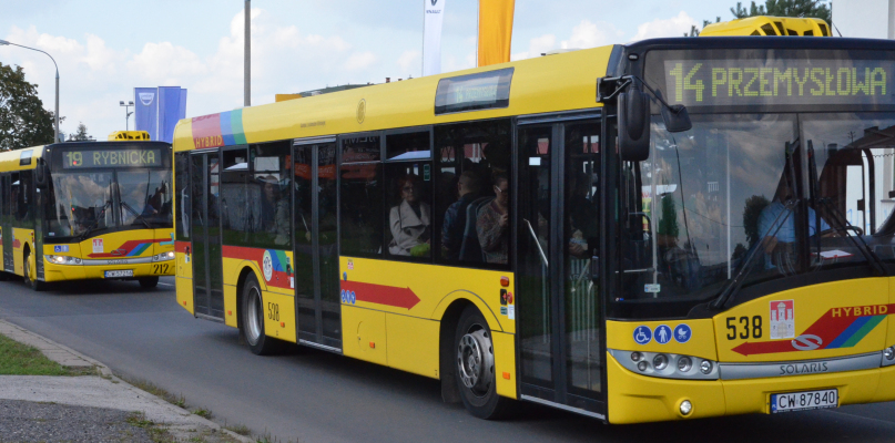 Żeby w najbliższy piątek pojechać za darmo autobusem MPK we Włocławku, wystarczy zamiast biletu zabrać ze sobą dowód rejestracyjny auta. Fot. DDWloclawek.pl