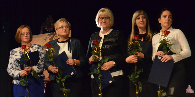 Pracownicy socjalni odebrali listy gratulacyjne i nagrody finansowe od prezydenta. Fot. Natalia Seklecka