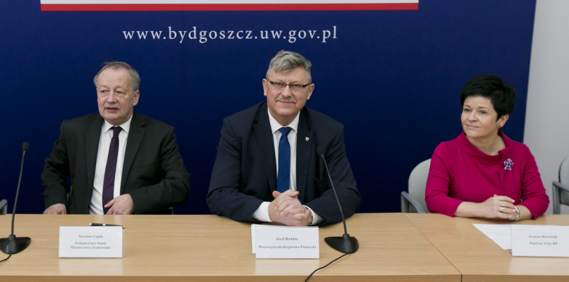Od lewej: Mariusz Gajda (wiceminister środowiska), Józef Ramlau (wicewojewoda), Joanna Borowiak (posłanka PiS). Fot. nadesłane
