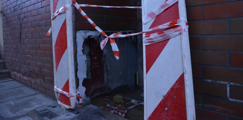 Wykonawca dokonał demontażu szafy sterowniczej windy. Fot. Natalia Seklecka