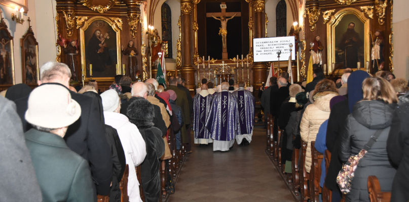 Kościół franciszkanów - tu w niedzielnych mszach św. uczestniczy najwięcej wiernych w całym Włocławku. Fot. K. Osiński. 