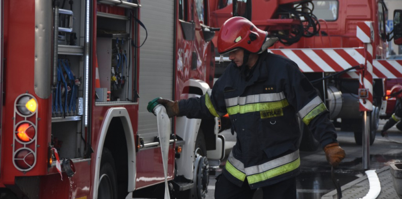 Na miejsce wysłano trzy zastępy strażaków, w tym specjalistyczny wóz z podnośnikiem. Zdjęcie ilustracyjne. Fot. Archiwum DDWloclawek.pl