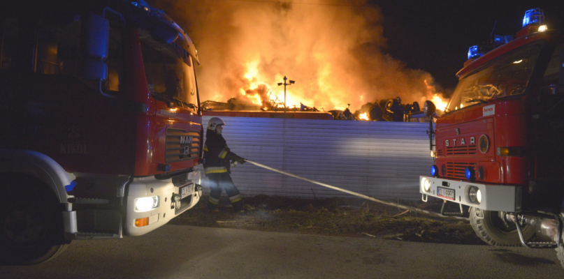 W akcji gaszenia pożaru wzięło udział 20 zastępów straży pożarnej. Fot. Marcin Jaworski