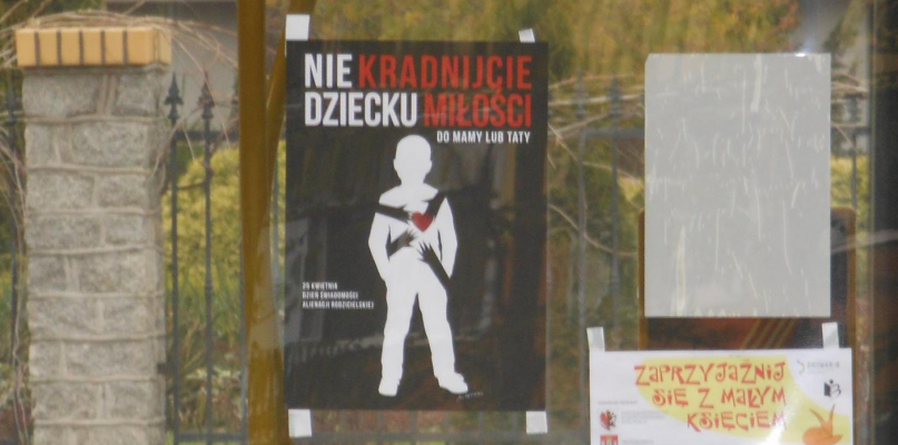 Plakaty wiszą m. in. w autobusach MPK. Fot. Rafał Siudak/nadesłane