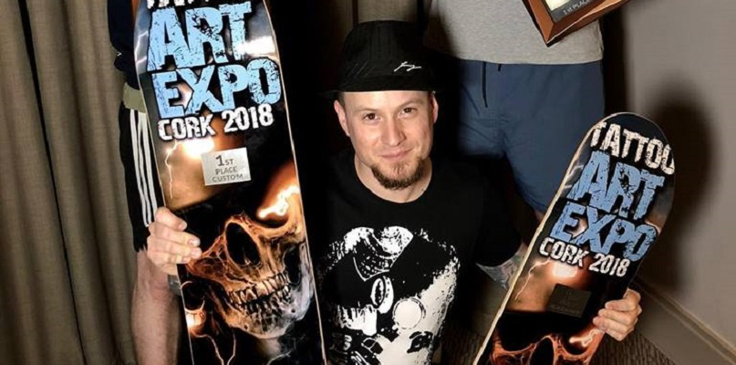 Z odbywającego się w połowie kwietnia Tattoo Expo Cork 2018 Łukasz Smyku Siemieniewicz wrócił z dwoma nagrodami. Fot. Dead Body Tattoo