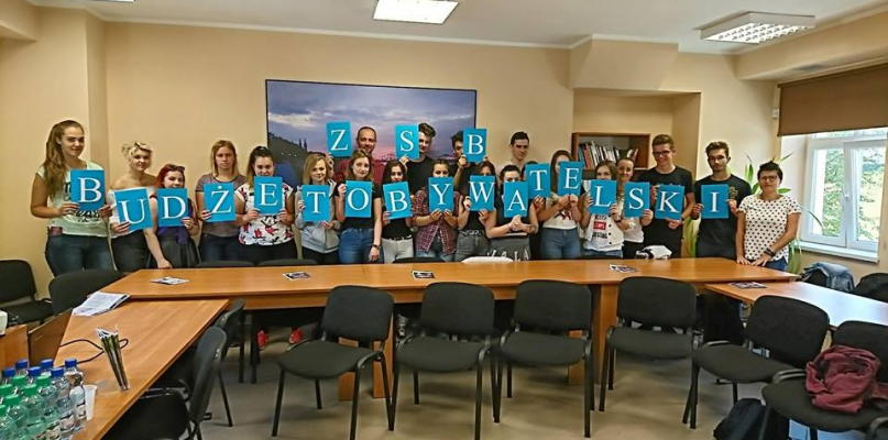 Uczniowie Zespołu Szkół Samochodowych podczas spotkania przy ul. Żabiej 12a. fot. UM Włocławek