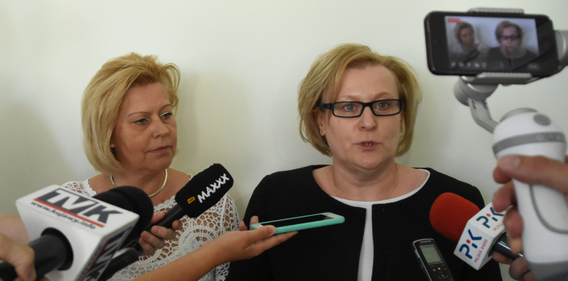 Wyniki konkursów na dyrektorów placówek oświatowych przedstawiła wiceprezydent Włocławka, Barbara Moraczewska. Fot. Natalia Seklecka