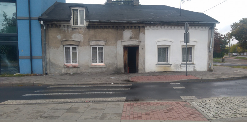 W wielorodzinnym budynku przy rondzie Kokoszka znaleziono martwego mężczyznę. Fot. DDWloclawek.pl