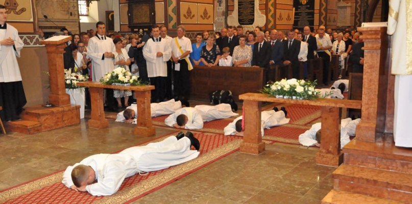 Czerwiec 2018 - 10 diakonów otrzymało święcenia kapłańskie we włocławskiej katedrze. Fot. diecezja.wloclawek.pl