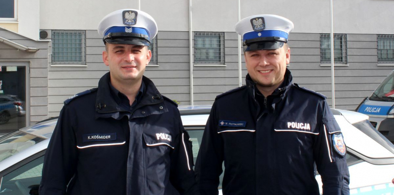 Do zdarzenia doszło w weekend. Na 74-latka natrafili dwaj policjanci z komendy w Lipnie. fot. KPP Lipno