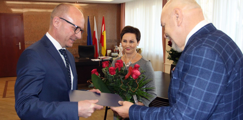 Na zdjęciu: prezydent Marek Wojtkowski, Joanna Feliniak i Wojciech Gołębiewski. fot. UM Włocławek
