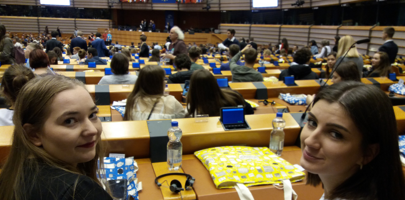 Uczniowie włocławskiej Budowlanki wzięli udział w posiedzeniu młodzieżowego Parlamentu Europejskiego Fot. nadesłane