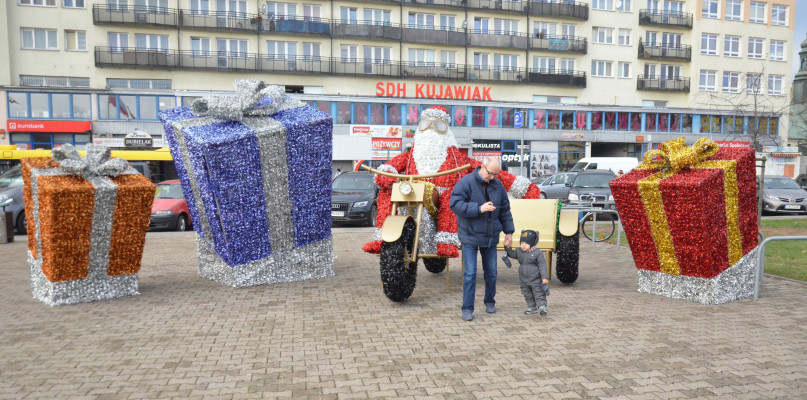 Św. Mikołaj na motocyklu na placu Wolności. Fot. DDWloclawek.pl