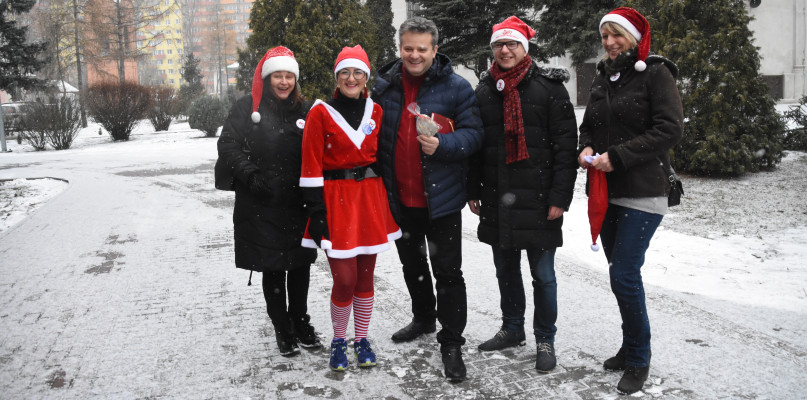 Mikołajowa drużyna zebrała dary dla dziewięciu potrzebujących rodzin. z Fot. Natalia Seklecka