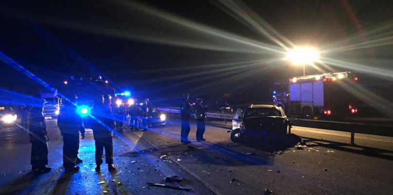 Piątkowy wypadek na A1. Pasażer nie żyje. Fot. OSP Czerniewice