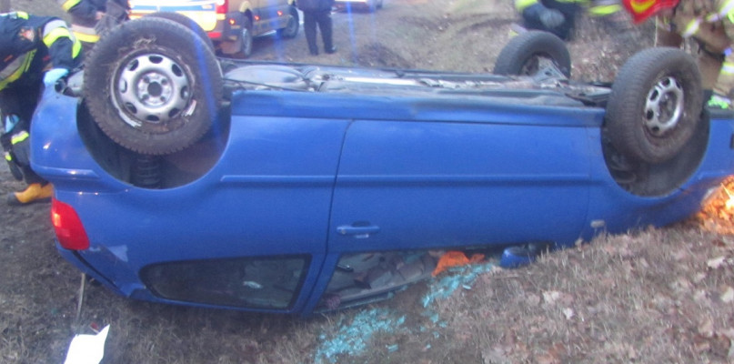 Auto dachowało. Kierowca dostał mandat. Fot. KMP Włocławek
