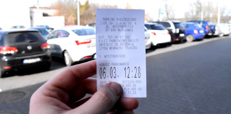 Pierwsza godzina postoju na parkingu jest darmowa. Fot. Daniel Wiśniewski
