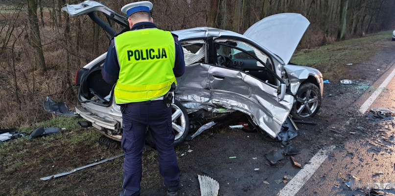 Dziś (sobota, 8 marca) po godz. 16 na drodze krajowej nr 62 w miejscowości Józefowo (gm. Włocławek) zderzyły się trzy samochody osobowe. Fot. KMP Włocławek