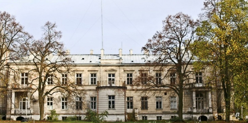 Zespół pałacowy w Wieńcu tworzy m.in. okazały eklektyczny pałac z 1875 roku o powierzchni użytkowej 1,8 tysiąca metrów kwadratowych. Fot. DDWloclawek.pl