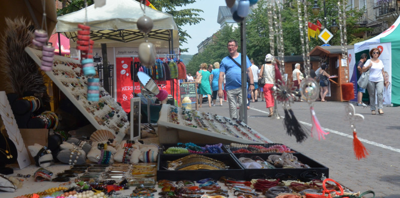 Każdego roku podczas Dni Włocławka dużą popularnością cieszy się jarmark na ul. 3 Maja. Fot. archiwum DDWloclawek.pl