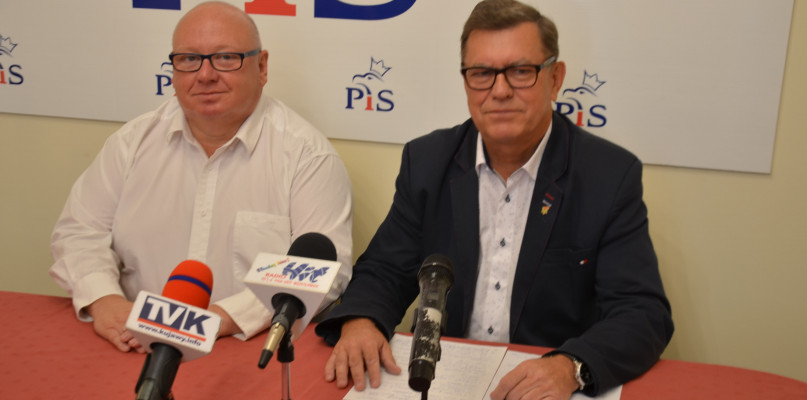 Radni PiS: Krzysztof Kowalski (z lewej) i Janusz Dębczyński. Fot. DDWloclawek.pl