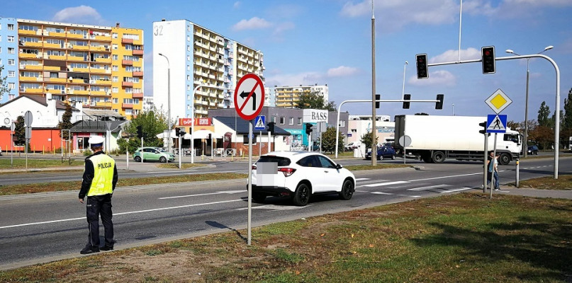 Policjanci wzięli pod lupę zachowanie kierowców przy przejściach dla pieszych. Fot. KMP Włocławek