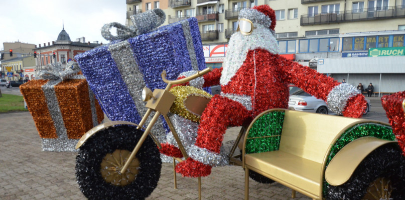 Część ubiegłorocznej dekoracji bożonarodzeniowej na placu Wolności . Fot. Archiwum DDWloclawek.pl