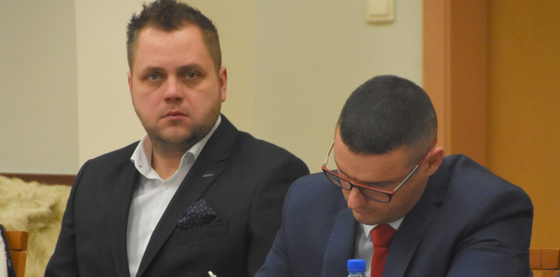 Wojewoda uważa, że Piotr Zwoliński (z lewej) powinien stracić mandat radnego. Fot. Natalia Seklecka