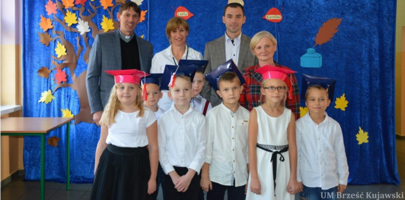 W ramach akcji 114 uczniów z klas pierwszych, z terenu gminy Brześć Kujawski otrzymało upominki. Fot. UM w Brześciu Kujawskim