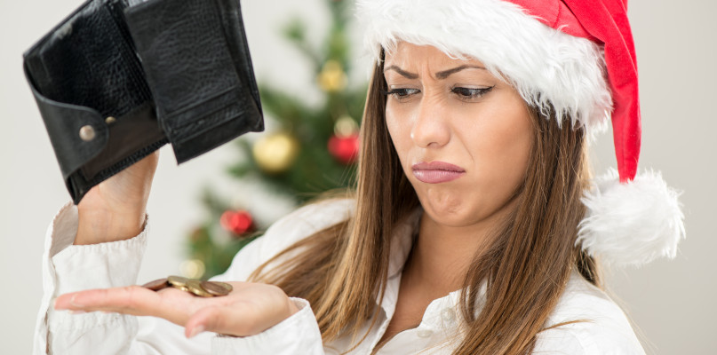 Czytelniczka zwraca uwagę, że pieniądze z 500+ powinny być wypłacone wcześniej, żeby każdy zdążył zrobić świąteczne zakupy. Fot. depositphotos