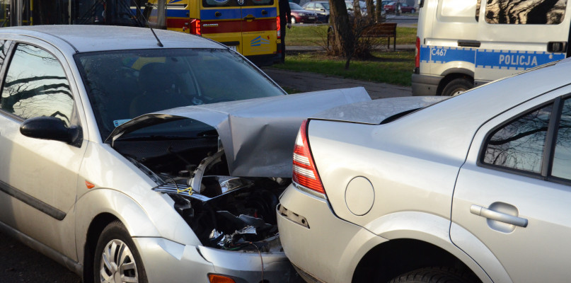 W tył forda mondeo wjechał ford focus. Fot. DDWloclawek.pl