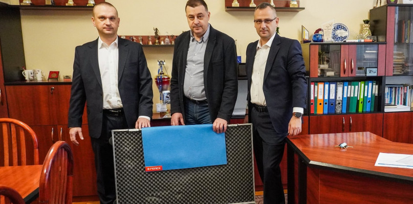 Włocławska firma Renex podarowała sprzęt szkole fot. Zespół Szkół Elektrycznych