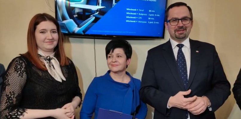 Od lewej: posłanki PiS Anna Gembicka i Joanna Borowiak, wiceminister Marcin Horała. Fot. DDWloclawek.pl