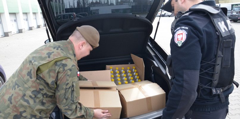 Administracja Skarbowa zaznacza, że przekazanie alkoholu etylowego żołnierzom to oszczędności w wysokości około 40 tysięcy złotych dla budżetu. Fot. KAS Bydgoszcz