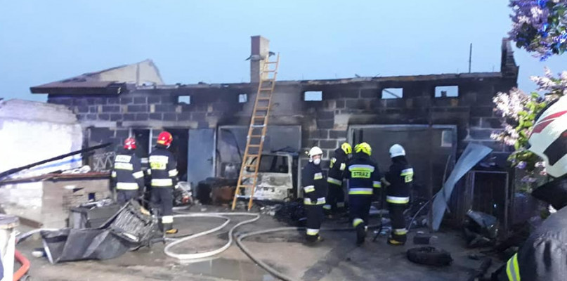 Z ogniem, poza OSP KSRG Śmiłowice walczyli też strażacy z Włocławka i druhowie-ochotnicy z Chocenia i Czerniewic. Fot. OSP Choceń
