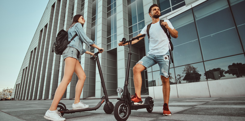 Jak poruszać się po mieście hulajnogą elektryczną?Fot. depositphotos