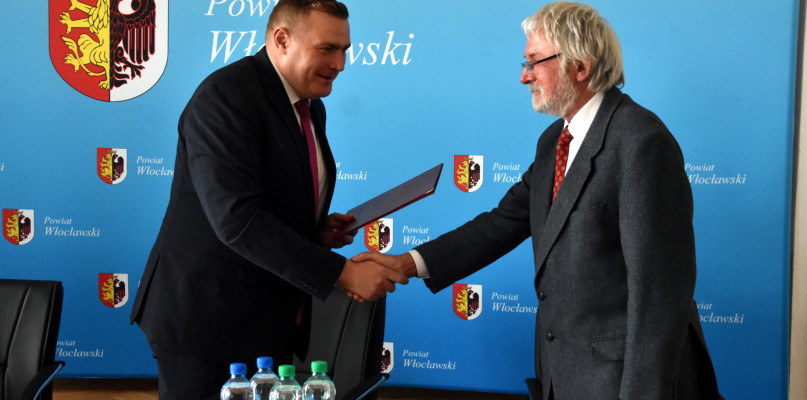W sali konferencyjnej starostwa nastąpiło podpisanie umowy fot. Michał Osiecki