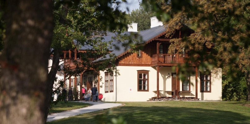 Autorem projektu rewitalizacji dworu była architekt Wanda Grodzka z Zakładu Usług Technicznych w Gdańsku. Fot. Andrzej Goiński