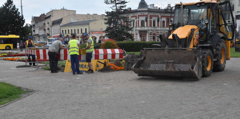 Prace już rozpoczęto w centralnej części placu Wolności. Fot. ddwloclawek.pl
