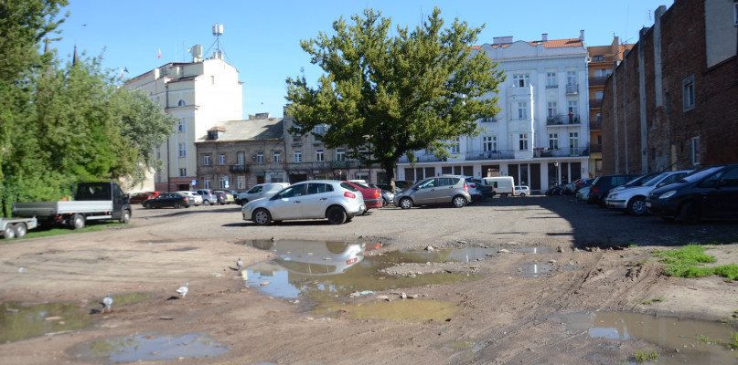 W etapie I zostaną zagospodarowane działki, na których znajduje się parking. Fot. Natalia Seklecka