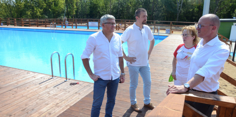 Prezydent odwiedził baseny na dzień przed planowanym otwarciem. Fot. Grażyna Sobczak