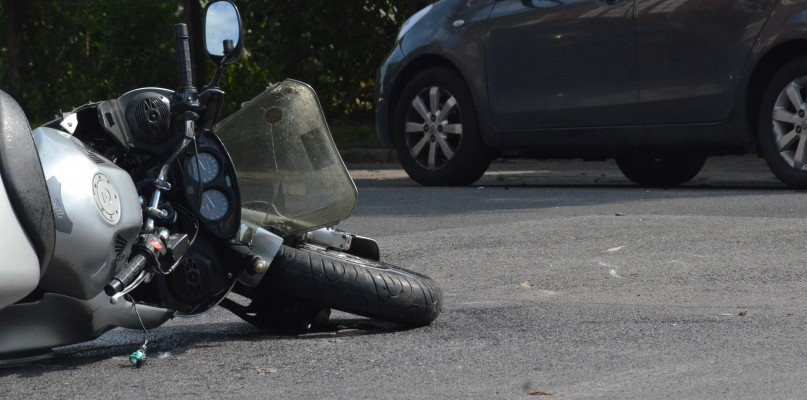 Motocyklista trafił do szpitala. Fot. Natalia Seklecka/ilustracyjne