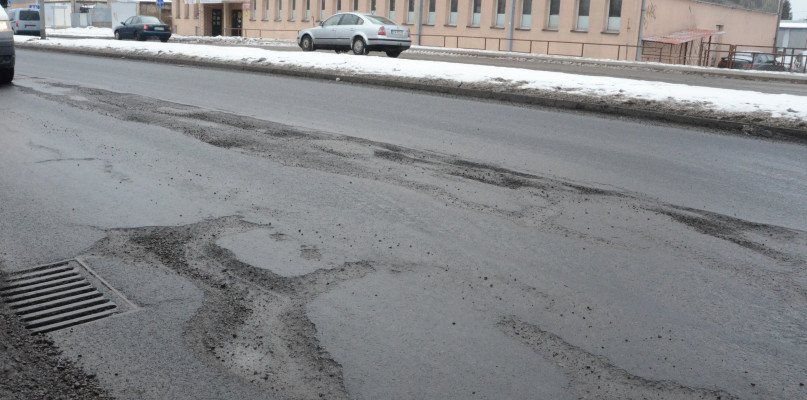 Włocławek: Kierowcy narzekają na dziury na wielu ulicach w mieście. Fot. Grażyna Sobczak
