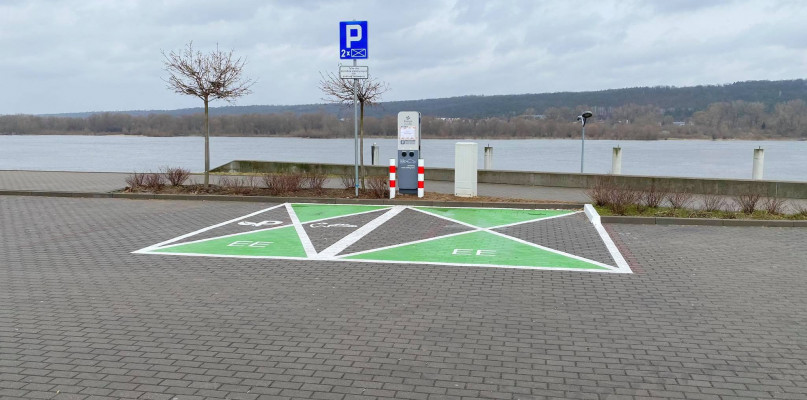 Energa ma postawić we Włocławku 29 dwustanowiskowych stacji ładowania dla `elektryków`. Fot. Natalia Seklecka