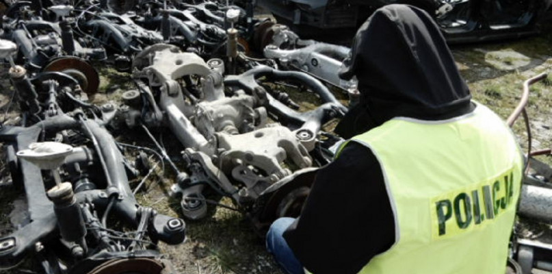Kradzione części samochodowe pochodziły z aut, które zaginęły w Niemczech, Francji, Hiszpanii i Polsce. Fot. KMP Włocławek