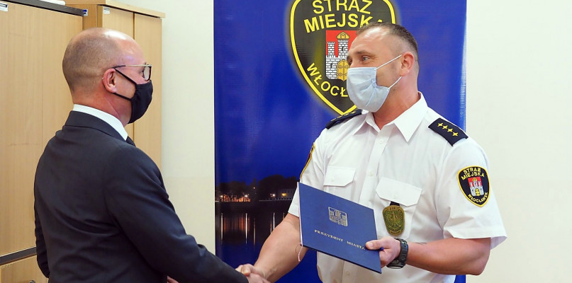 Nowy komendant - Andrzej Krajewski został oficjalnie mianowany na stanowisko. Fot. UM Włocławek