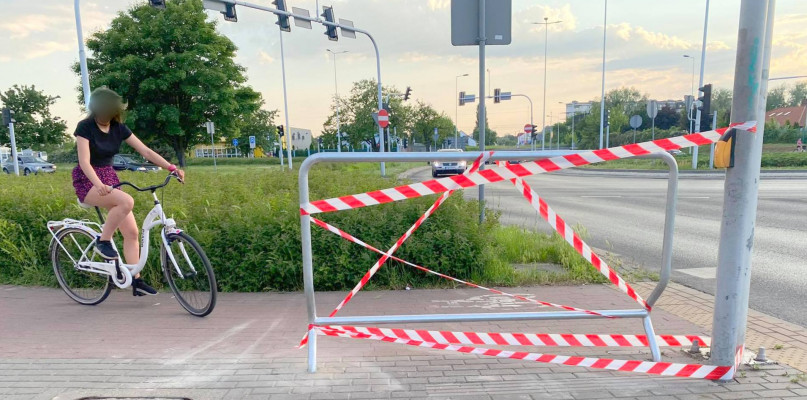 Barierki dla rowerzystów stanęły w kilku miejscach w mieście. Fot. Natalia Seklecka