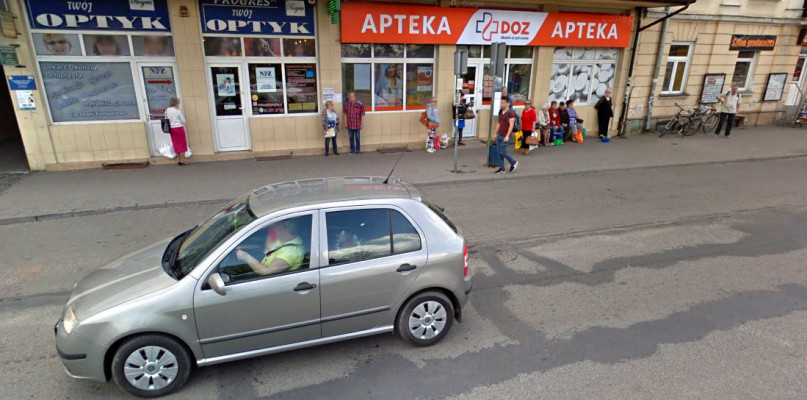 Apteka DOZ przy placu Wolności z powodu 'problemów kadrowych' przestała być całodobowa. Fot. Google Maps. 