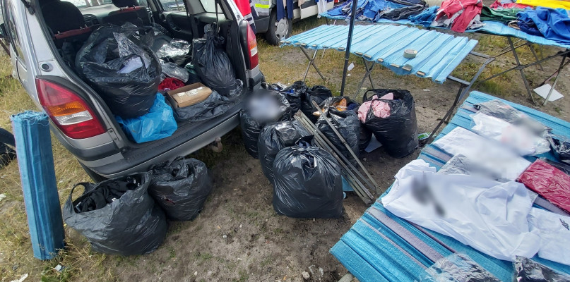Podróbki na włocławskim targowisku. Fot. KAS